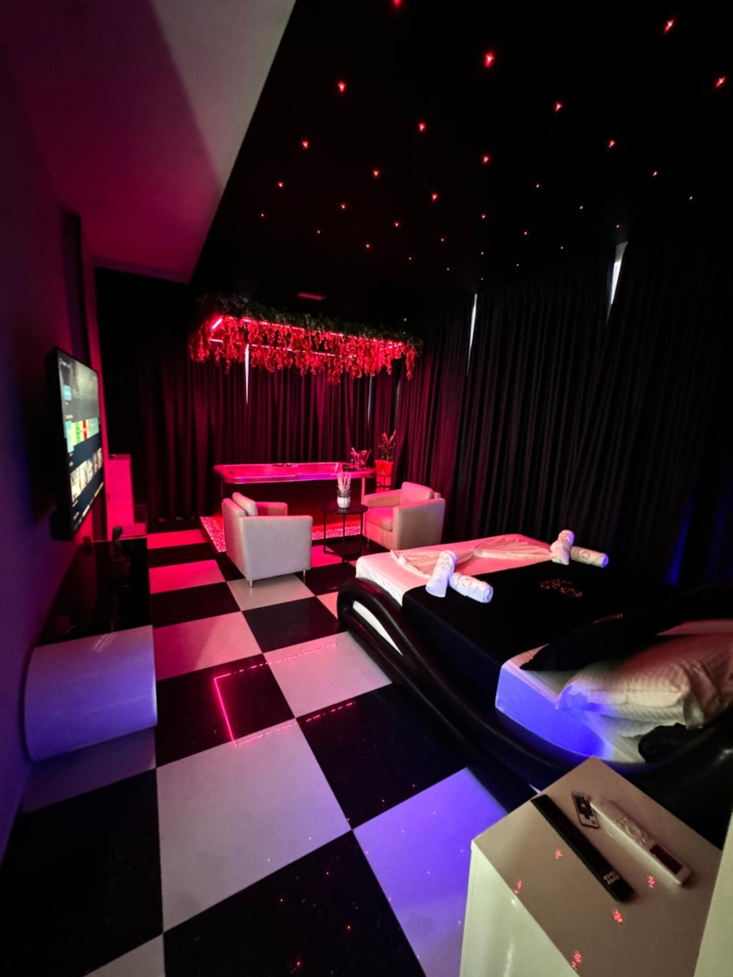 Sueno Apartments & Suites ティラナ エクステリア 写真