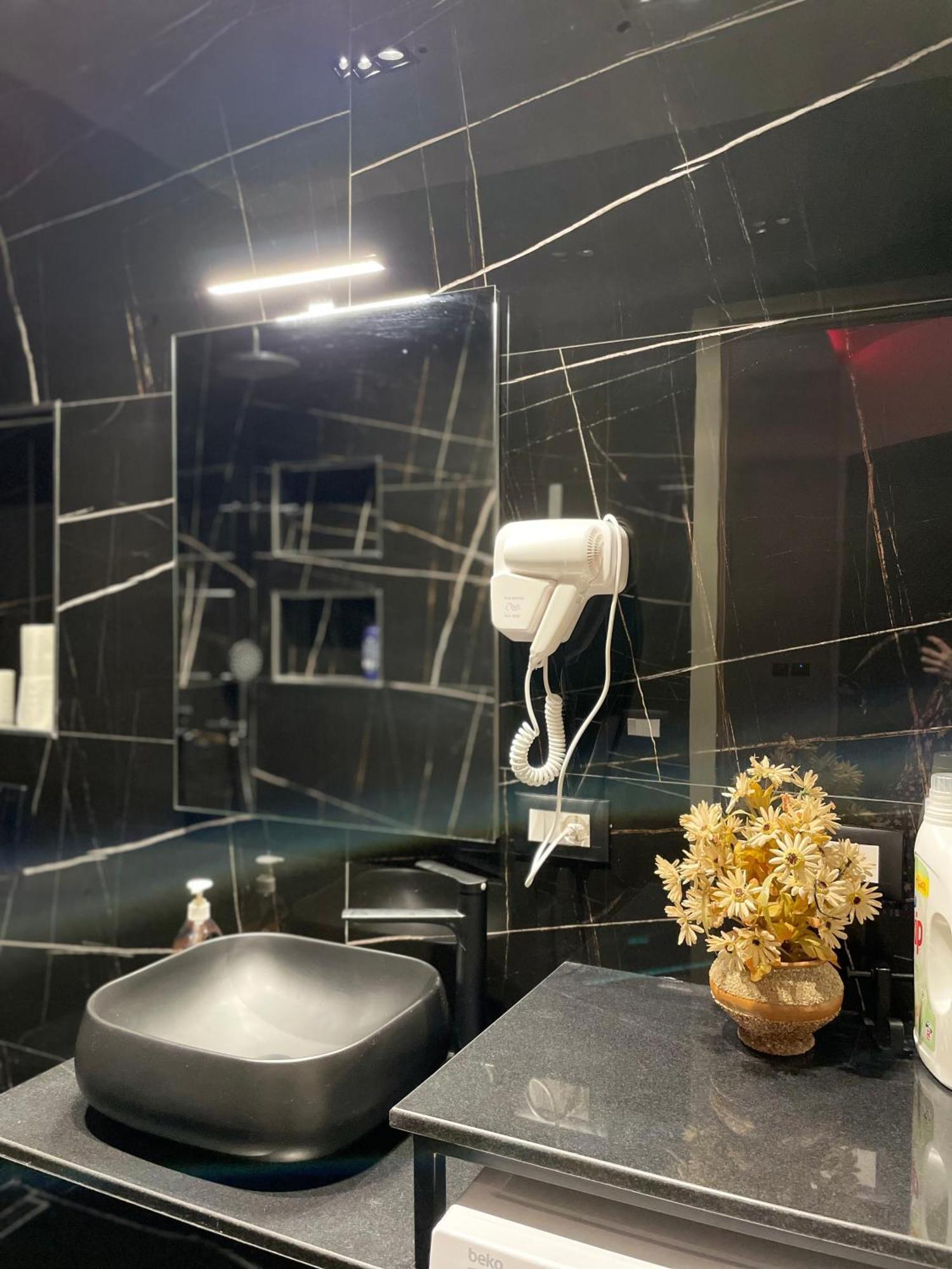 Sueno Apartments & Suites ティラナ エクステリア 写真